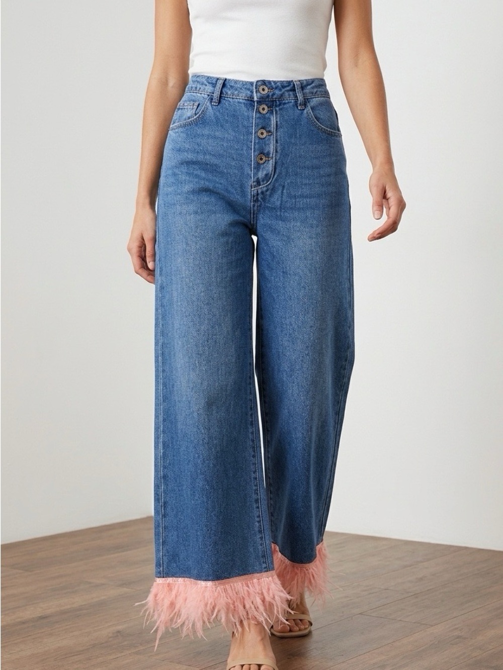 NWOT size XL High-Waist Wide-Leg Feather Hem Jeans